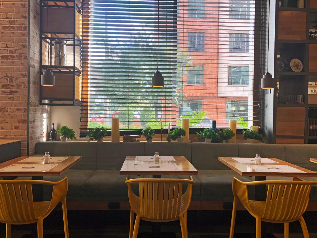 Hotel 100 Luxury Suites By Preferred Bogota Buitenkant foto Interior of a restaurant in New York City