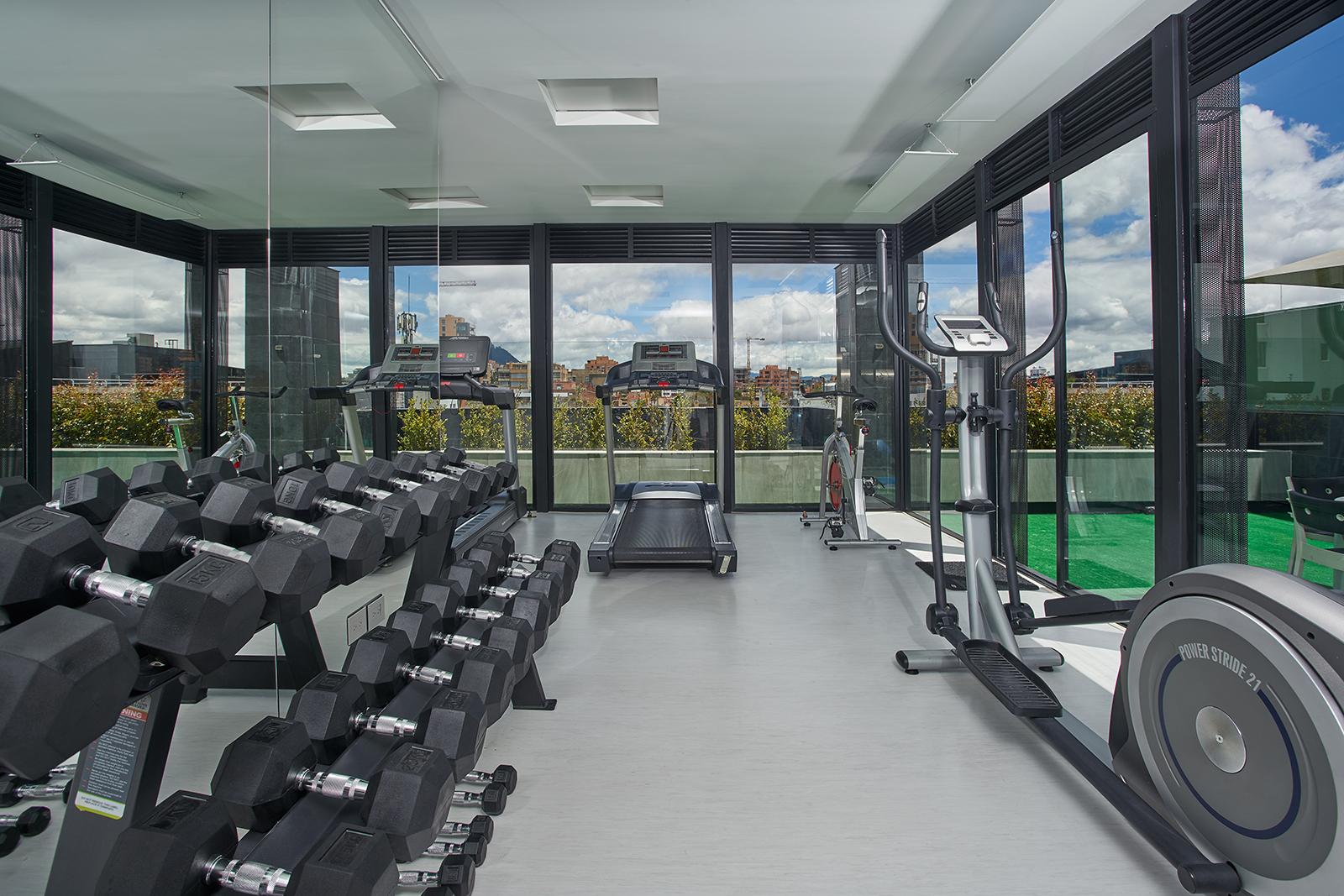 Hotel 100 Luxury Suites By Preferred Bogota Buitenkant foto The gym at the top of the building