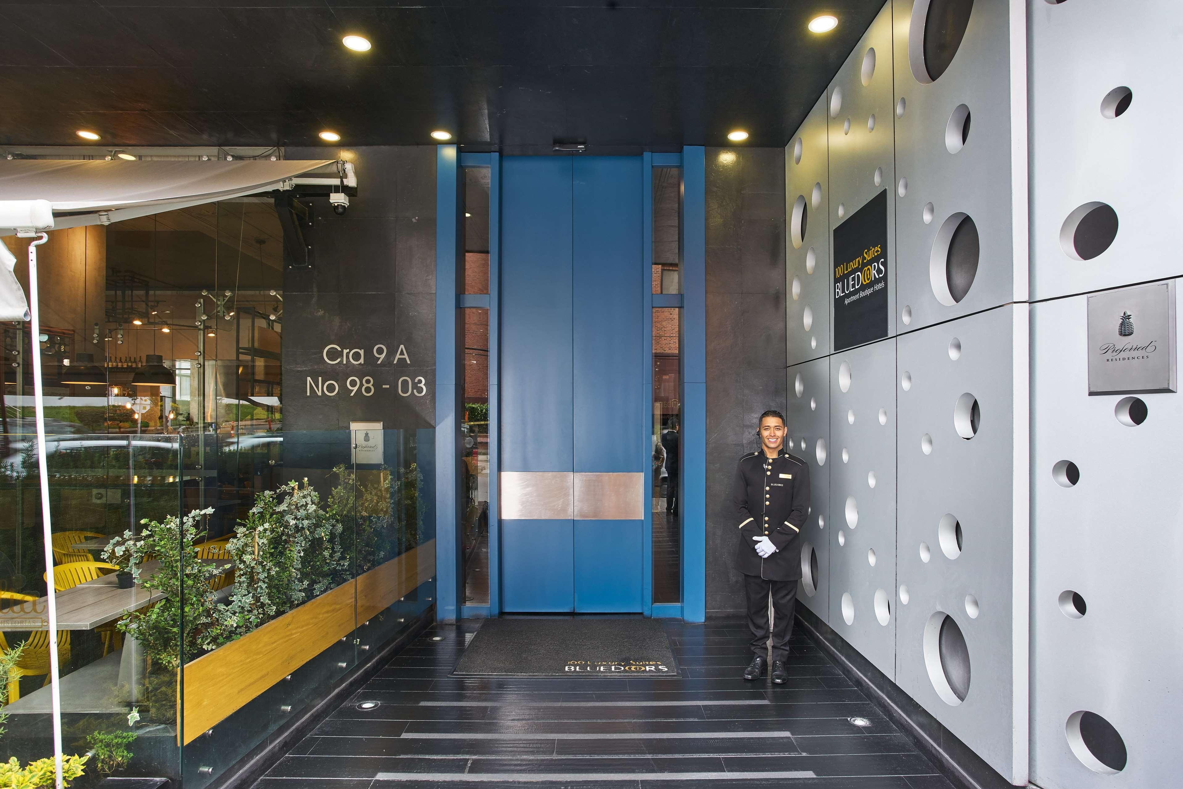 Hotel 100 Luxury Suites By Preferred Bogota Buitenkant foto Entrance to the hotel