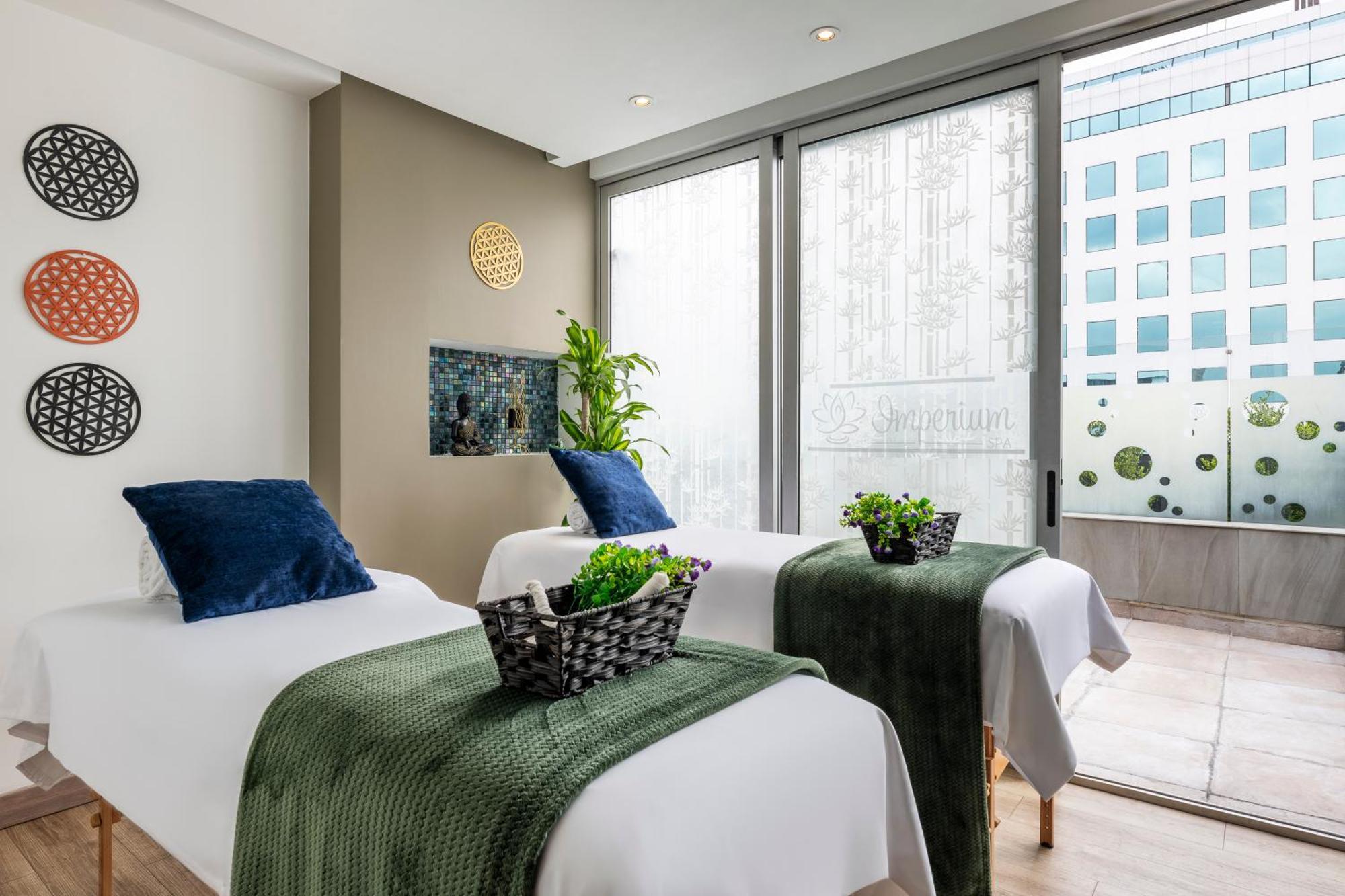 Hotel 100 Luxury Suites By Preferred Bogota Buitenkant foto The Spa at The Ivy Collection