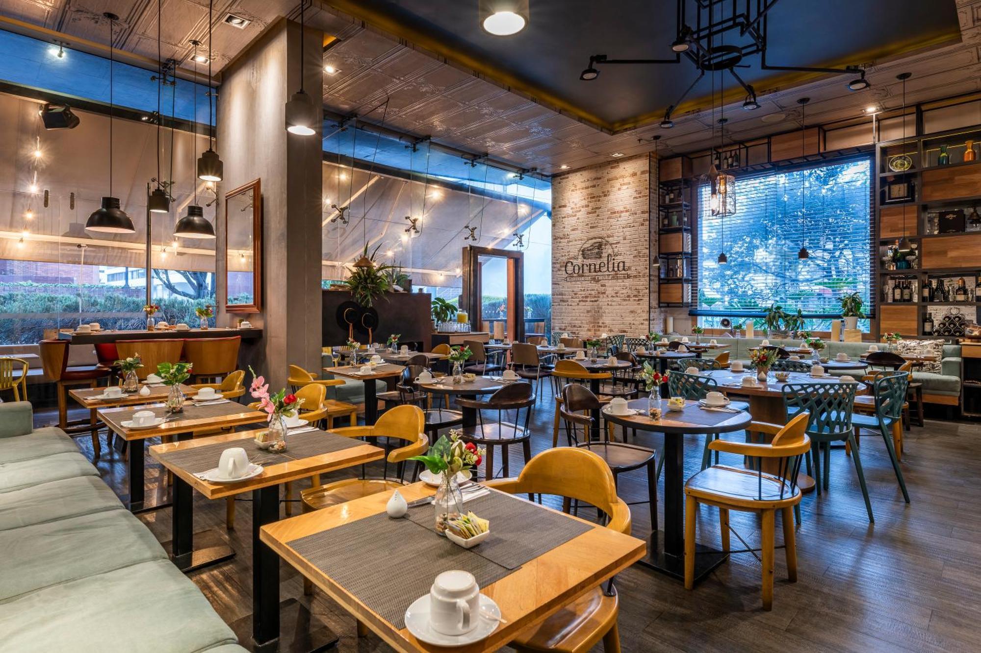 Hotel 100 Luxury Suites By Preferred Bogota Buitenkant foto Restaurant in the hotel