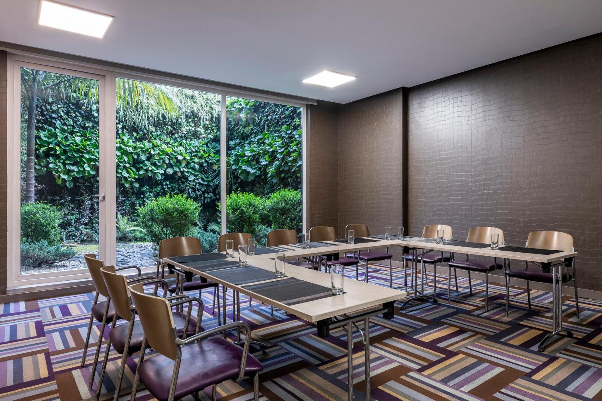 Hotel 100 Luxury Suites By Preferred Bogota Buitenkant foto Meeting room