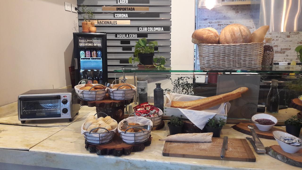 Hotel 100 Luxury Suites By Preferred Bogota Buitenkant foto A typical breakfast buffet at a hotel