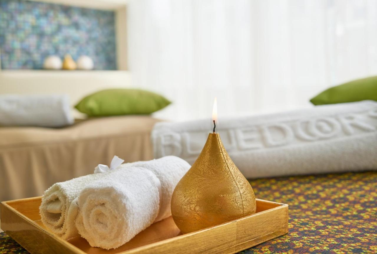 Hotel 100 Luxury Suites By Preferred Bogota Buitenkant foto A spa treatment room